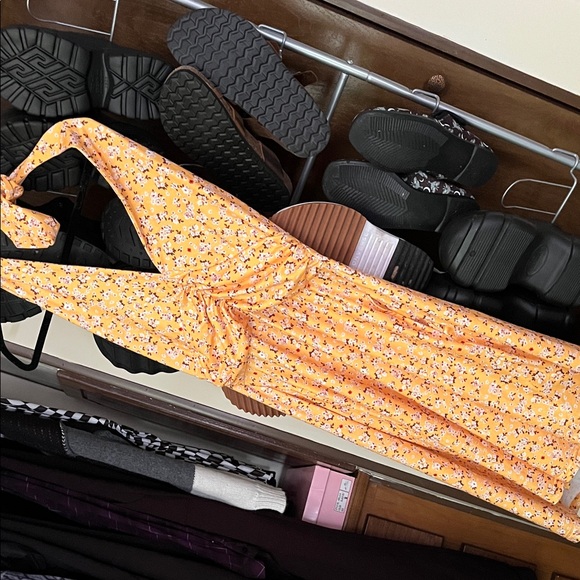 Yellow sundress with Floral Midi Dress in yellow - Picture 1 of 5